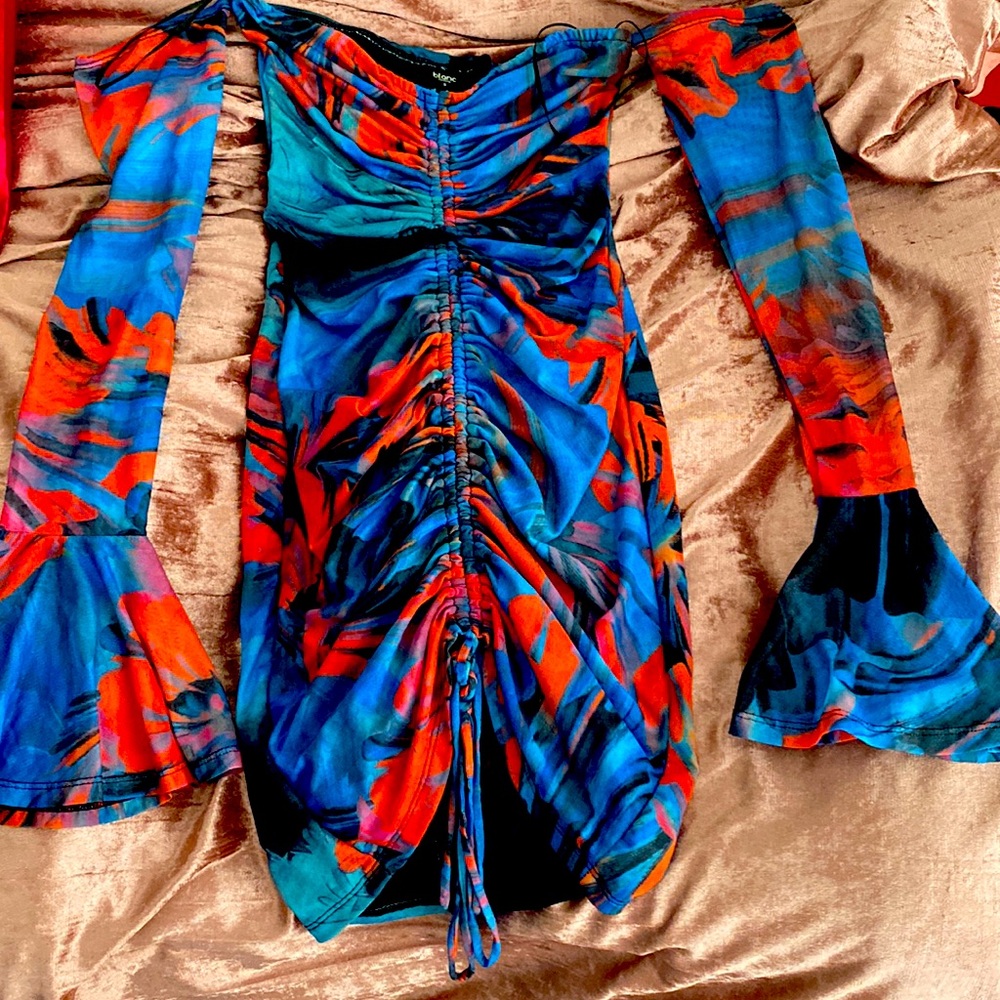 Beautiful elegant vacation ruched dress, size small , great condition